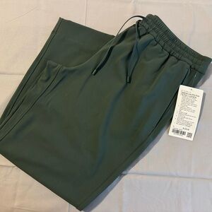 Lululemon Tapered-Leg Mid-Rise 7/8 Pant Luxyreme size Large Dark Forest NWT